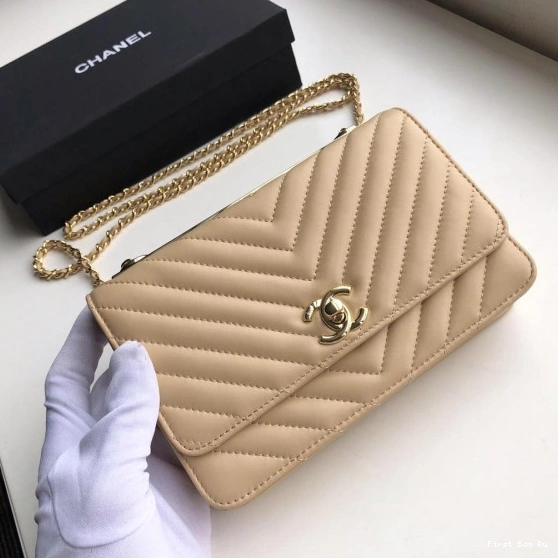 First Bag Ru CHAIN WALLET CHANEL 0820